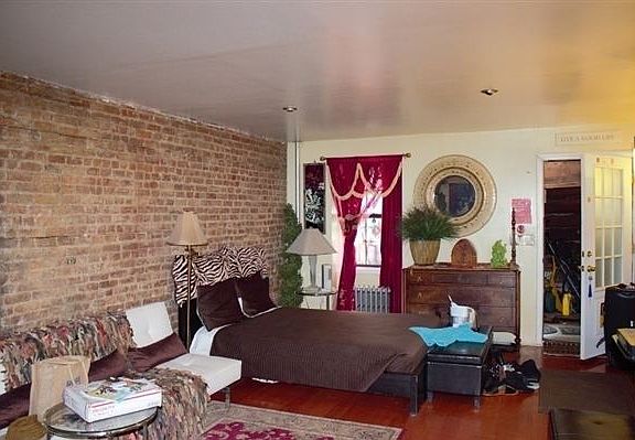 5th image of 273 Saint James Pl