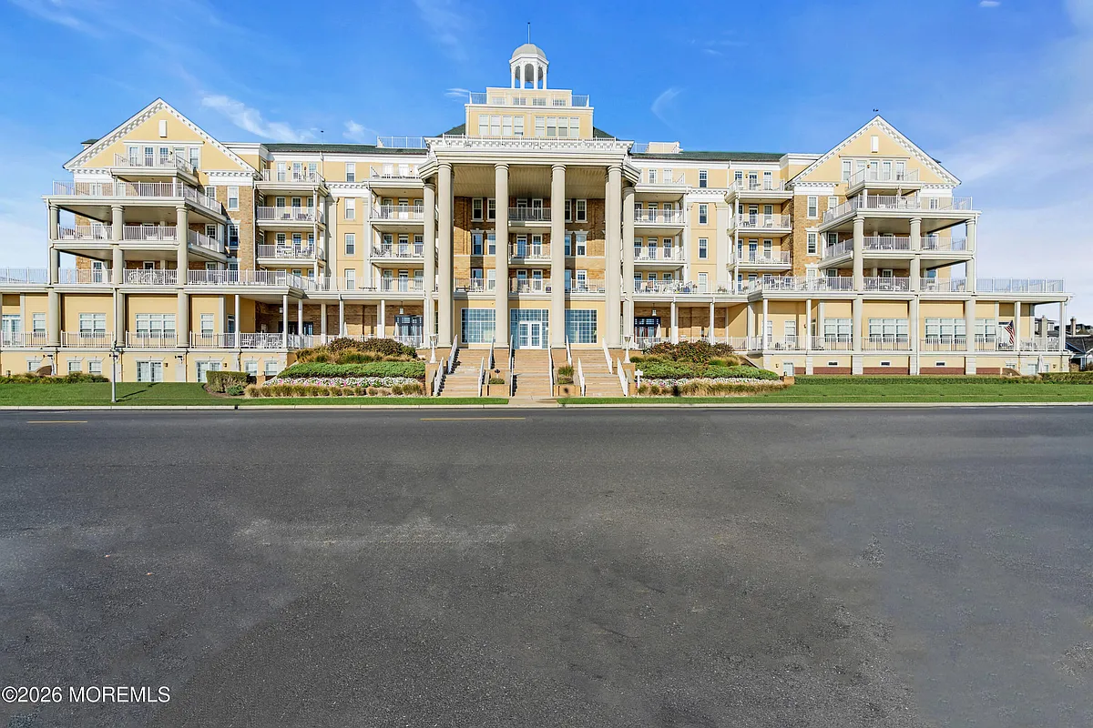 Building Photo - 700 Ocean Ave #G1