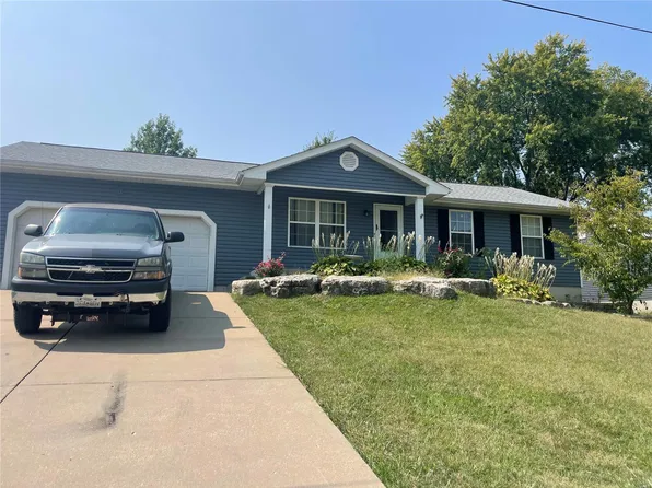 709 Pinckney St, Warrenton, MO 63383