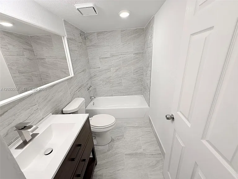 1309 NW 8th Ave — Photo 6