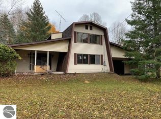 7864 E County Line Rd, South Branch, MI 48761