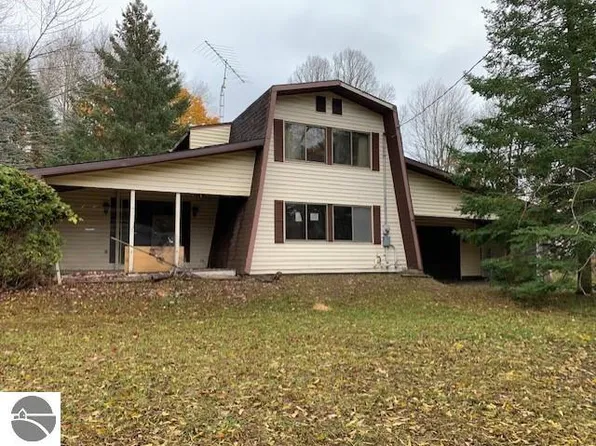 7864 E County Line Rd, South Branch, MI 48761