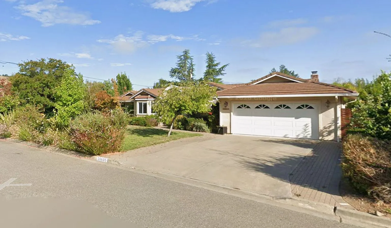 4 bed, 3.5 bath, 2675 sqft, $9,300 — Photo 1