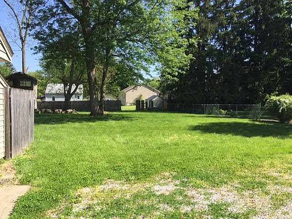 5th image of 1050 N Park Dr