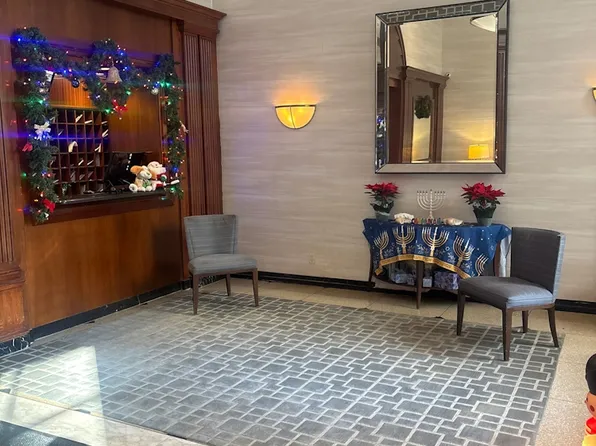 200 East 64th Street image 2 of 5