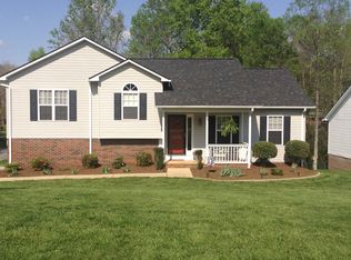 2370 24th Street Ln NE, Hickory, NC 28601