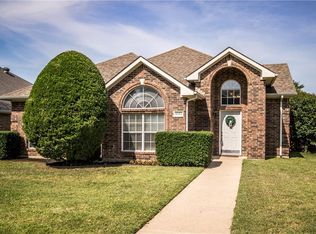 6925 Club Creek Dr, Fort Worth, TX 76137