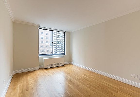 3rd image of 235 W 48th St APT 9P