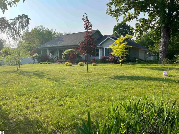 7604 Thomas St, Central Lake, MI 49622