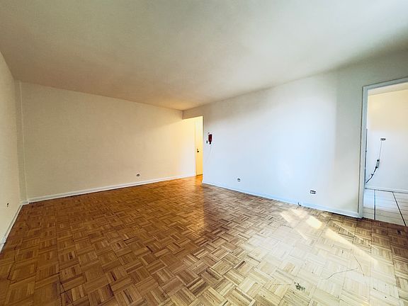 4th image of 144-02 Barclay Ave #3R