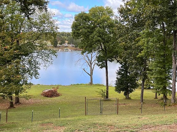 3rd image of 691 Lakehaven Cir