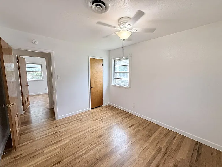 1005 S 11th St — Photo 31