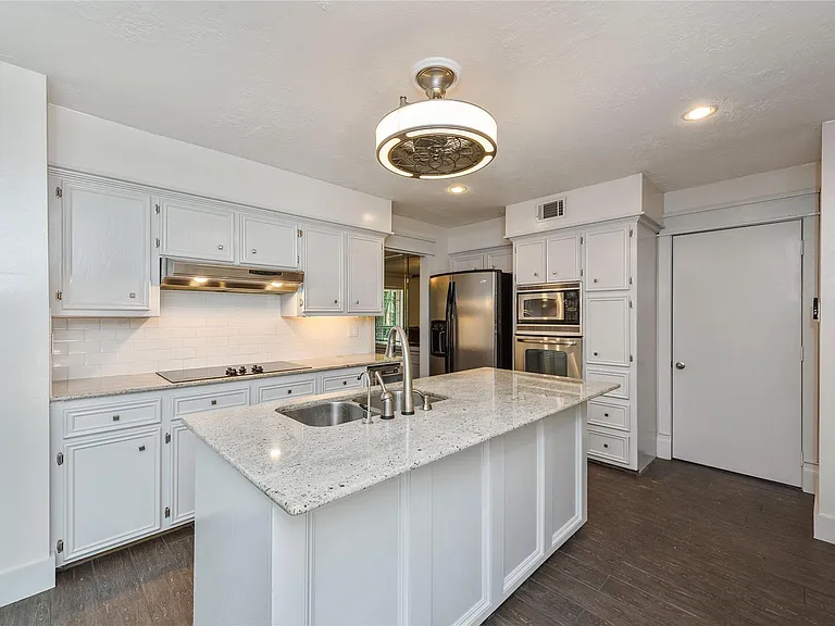 2824 S Logrun Cir — Photo 12