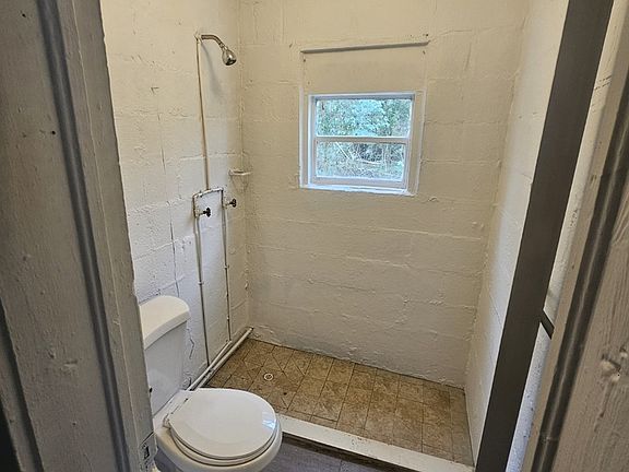 5th image of 517 Greenlea St