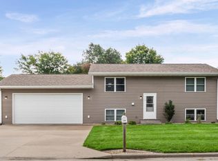 510 Evergreen Dr, Holmen, WI 54636