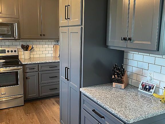 3rd image of 507 William Ave
