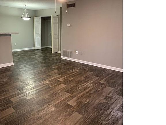 3rd image of 1500 Brandon Glen Way NE