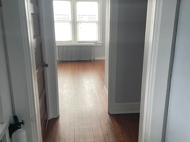 140 E 4th Ave — Photo 4