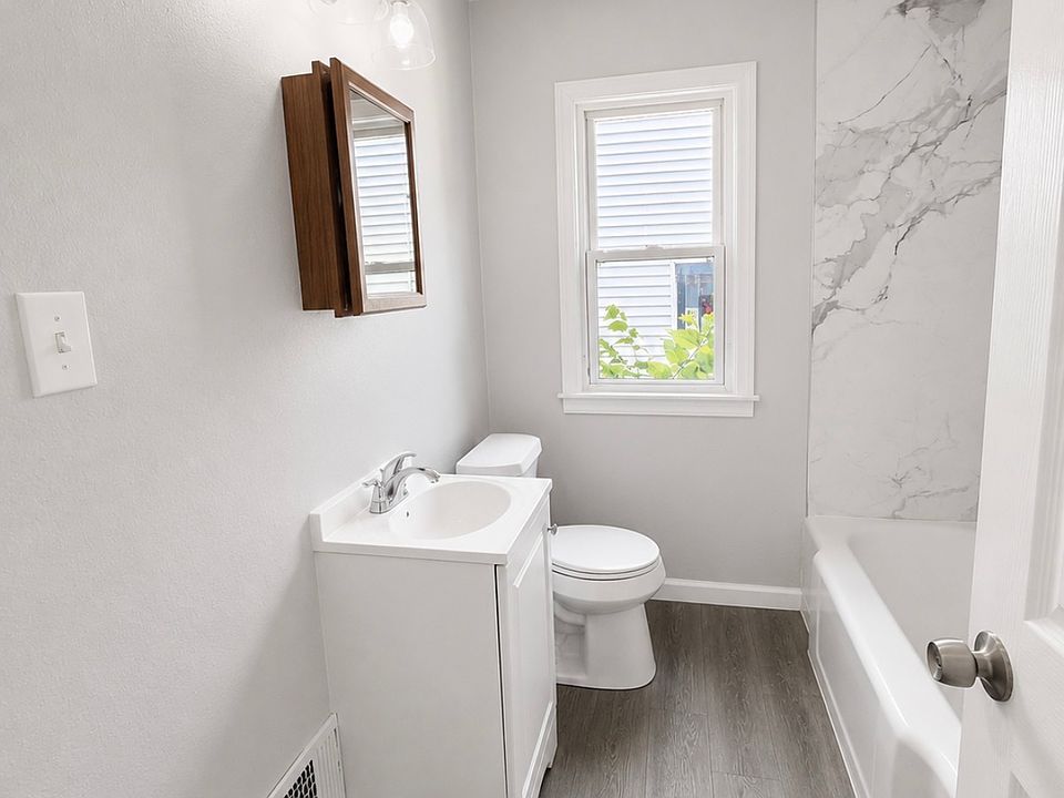 17160 Asbury Park, photo 8
