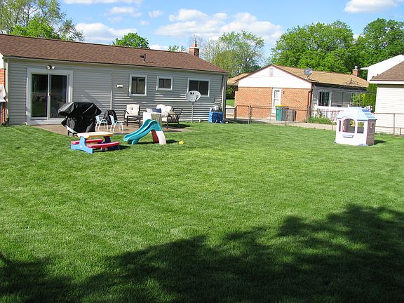 4th image of 176 Wallace Dr