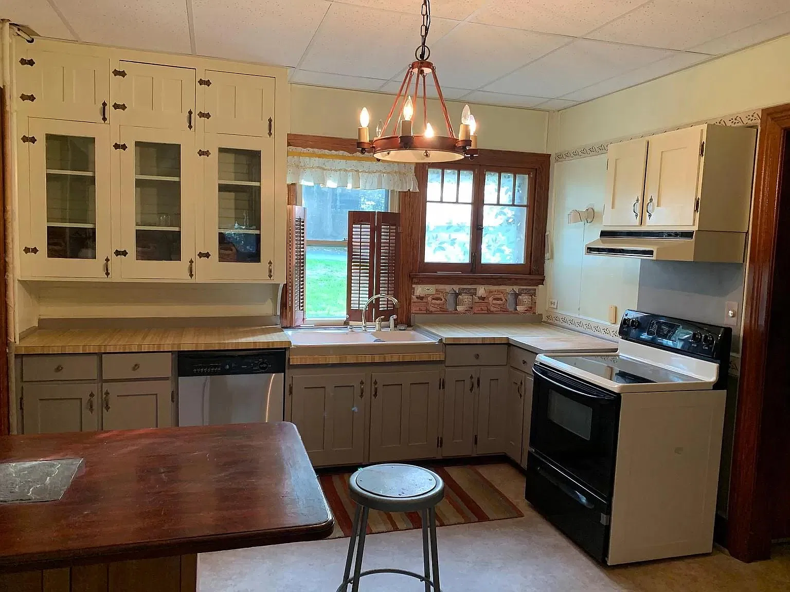 4 bed, 1912 sqft, $1,300 — Photo 3