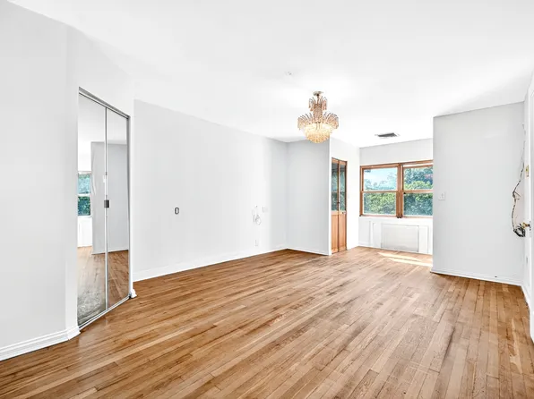 6015 Independence Avenue image 42 of 85