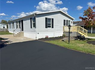 1070 Fernwood Dr, Lockport, NY 14094