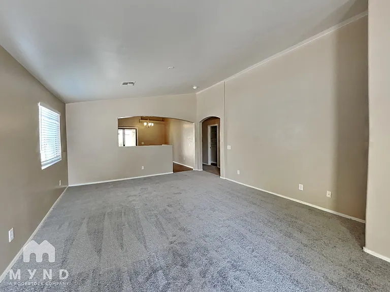 36590 W San Clemente St — Photo 2