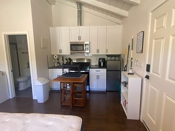 4th image of 18747 Schoenborn St Studio 2