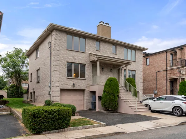 2479 8th St, Fort Lee, NJ 07024