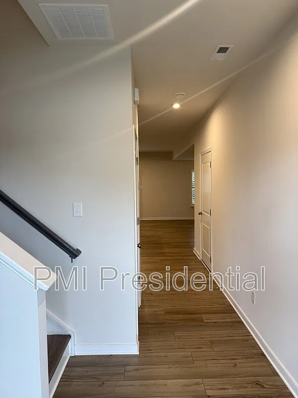 3 bed, 2.5 bath, 1882 sqft, $2,595 — Photo 4