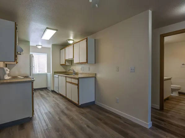 Cascade Village Estacada, 710 N Broadway St APT 106, Estacada, OR 97023