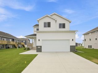 6797 28th St S, Fargo, ND 58104