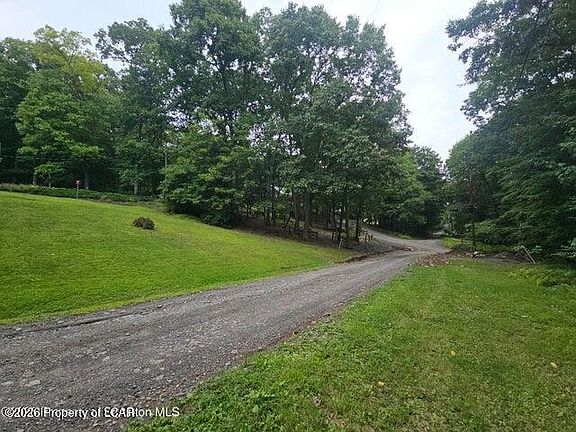 2nd image of 520 Snowflake Ln