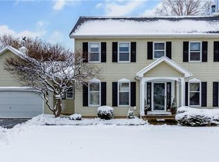 76 Meadow Creek Cir, Rochester, NY 14626