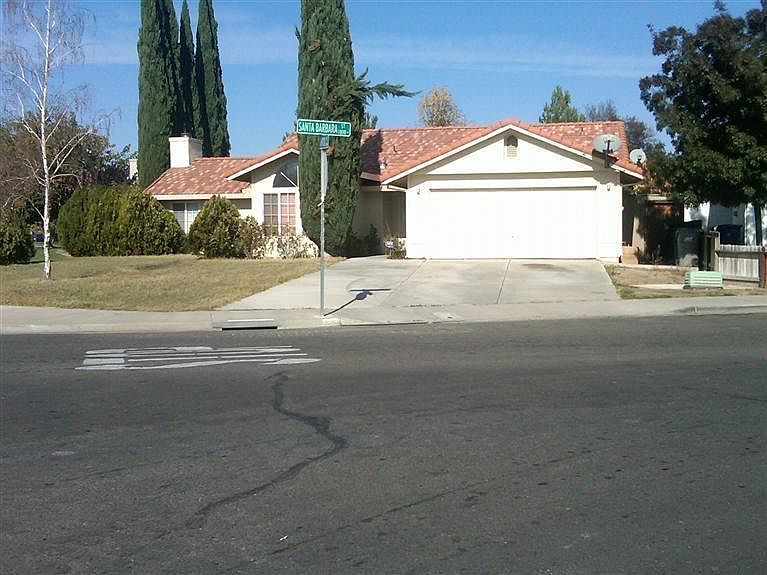 2nd image of 1002 Santa Barbara St