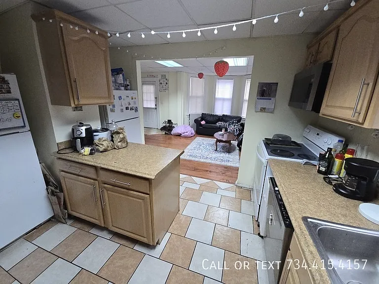 609 E Ann St — Photo 9