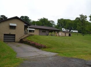 101 Brookside Dr, Chester, WV 26034