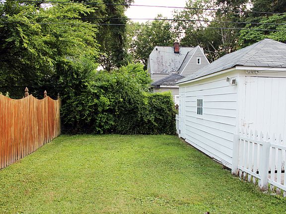 4th image of 219 Palen Ave