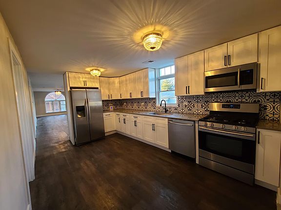 4th image of 2843 W Wabansia Ave #2
