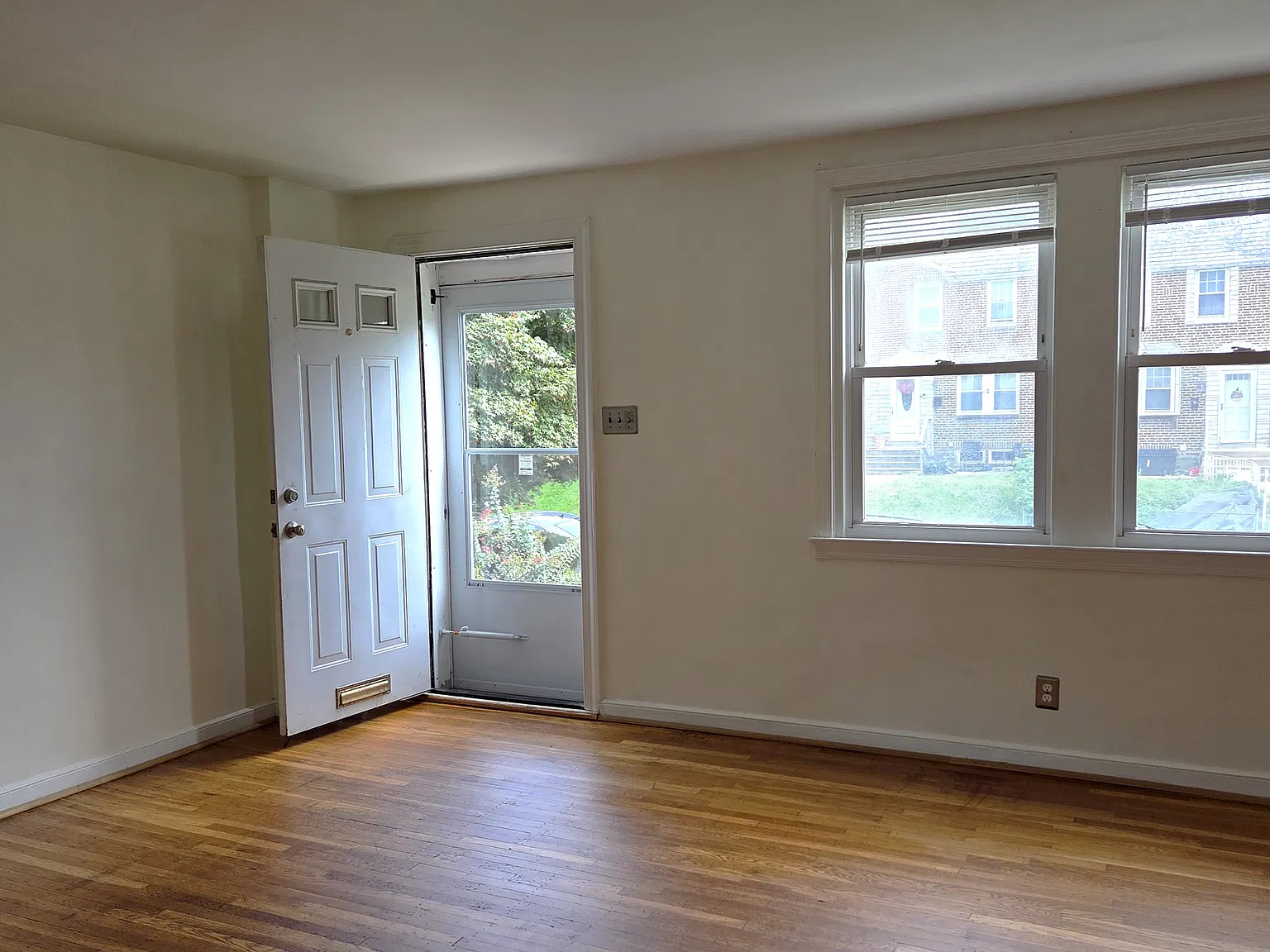 3 bed, 1152 sqft, $1,950 — Photo 2