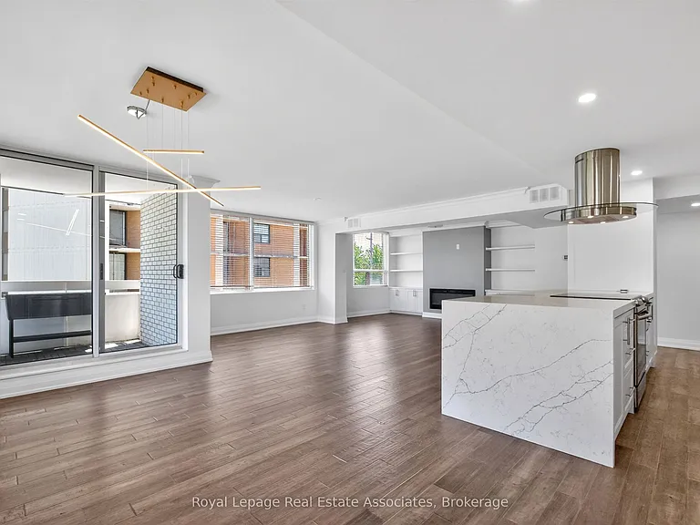 39 Stavebank Rd W #404 — Photo 11