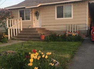 221 W Elizabeth St, Wapato, WA 98951