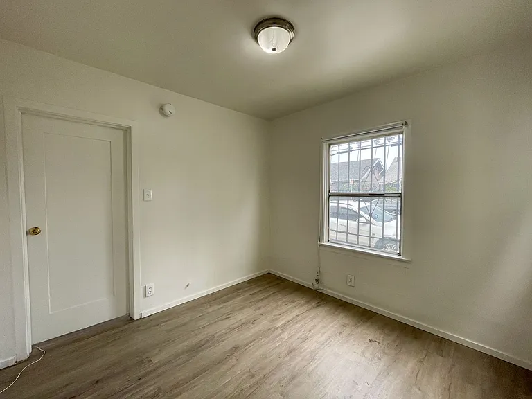1450 W 39th St — Photo 26