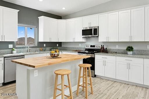 4th image of 43127 N 11TH Avenue