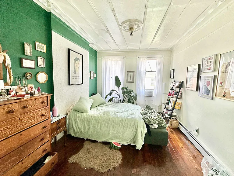 319 8th St #4R — Photo 1