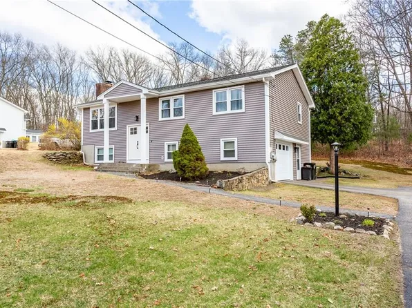 33 Harkness Rd, North Smithfield, RI 02896