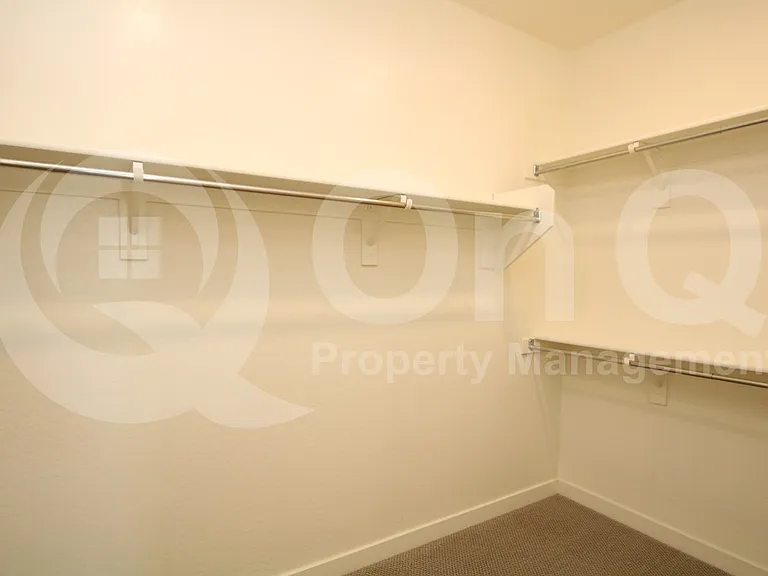 943 E Danbury Dr — Photo 17