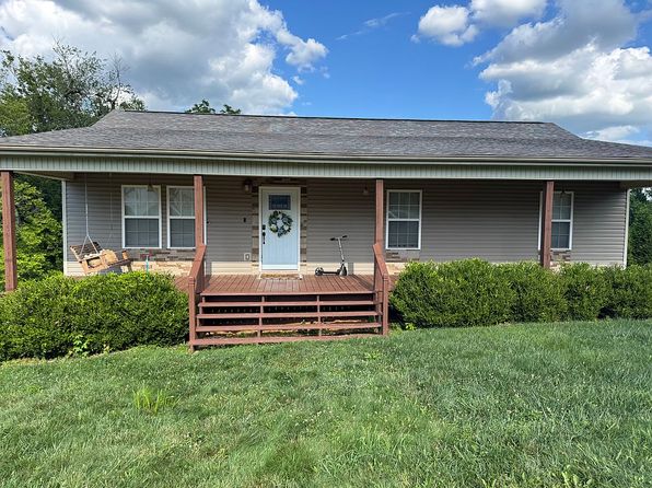 63 Meade Ln