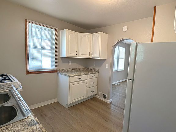 5th image of 1709 Ray St